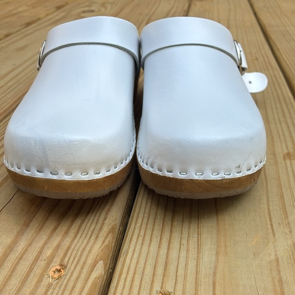 MIA White Leather Clogs - Picture 6 of 11